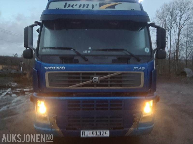 2005 Volvo FM9 - بصندوق مغلق شاحنة: صور 5 2005 Volvo FM9 - بصندوق مغلق شاحنة: صور 5