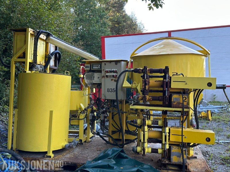 2006 Atlas Copco Injeksjonsplattform - معدات البناء: صور 1 2006 Atlas Copco Injeksjonsplattform - معدات البناء: صور 1