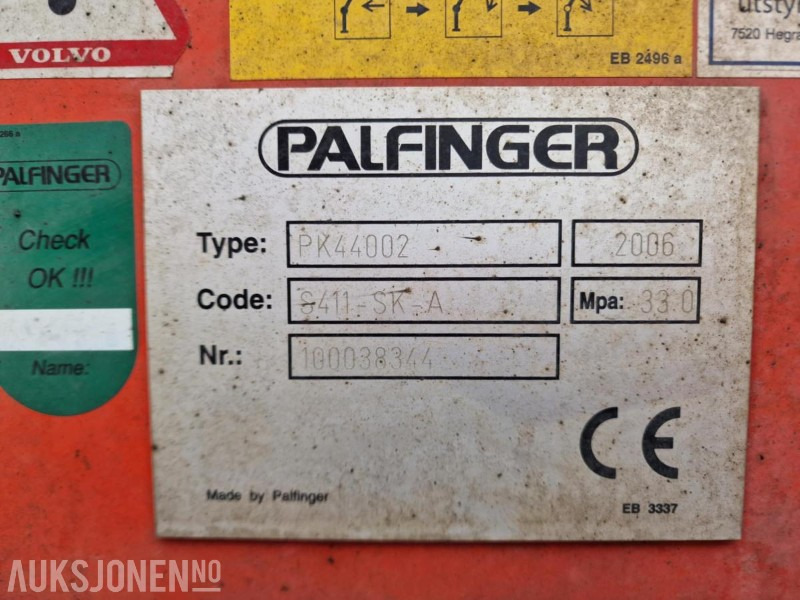 2006 Volvo FM 400 8x2 med PALFINGER PK 44002 og 8 hydrauliske seksjoner, Vinsj, Båtstøter, hydraulisk platform bredding opp til 3.05meter, 7 meter planlengde! - شاحنة كرين: صور 5 2006 Volvo FM 400 8x2 med PALFINGER PK 44002 og 8 hydrauliske seksjoner, Vinsj, Båtstøter, hydraulisk platform bredding opp til 3.05meter, 7 meter planlengde! - شاحنة كرين: صور 5