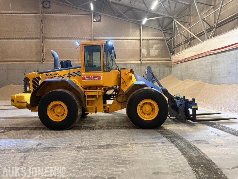 2006 Volvo L120E HJULLASTER M/STOR SNØSKUFF SENTRALSMØRING 3.FUNKSJON. - اللودر بعجل: صور 2 2006 Volvo L120E HJULLASTER M/STOR SNØSKUFF SENTRALSMØRING 3.FUNKSJON. - اللودر بعجل: صور 2