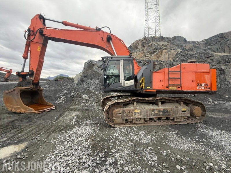 2008 Hitachi ZX670LCH-3 - Gravemaskin med hevbar hytte - حفارة: صور 1 2008 Hitachi ZX670LCH-3 - Gravemaskin med hevbar hytte - حفارة: صور 1