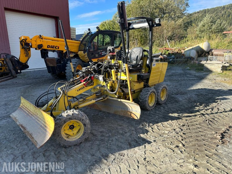 2008 Laser Grader Høvel med maskinstyring og laser - معدات البناء: صور 1 2008 Laser Grader Høvel med maskinstyring og laser - معدات البناء: صور 1