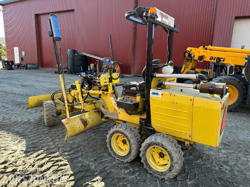 2008 Laser Grader Høvel med maskinstyring og laser - معدات البناء: صور 4 2008 Laser Grader Høvel med maskinstyring og laser - معدات البناء: صور 4