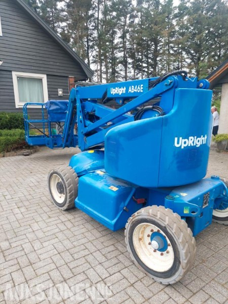 2008 UpRight AB46E bomlift med knekkarm - Arbeidshøyde 16,1 m. - Vekt: 6 700 kg - Timer: 217! - منصات هيدروليكية متنقلة: صور 4 2008 UpRight AB46E bomlift med knekkarm - Arbeidshøyde 16,1 m. - Vekt: 6 700 kg - Timer: 217! - منصات هيدروليكية متنقلة: صور 4