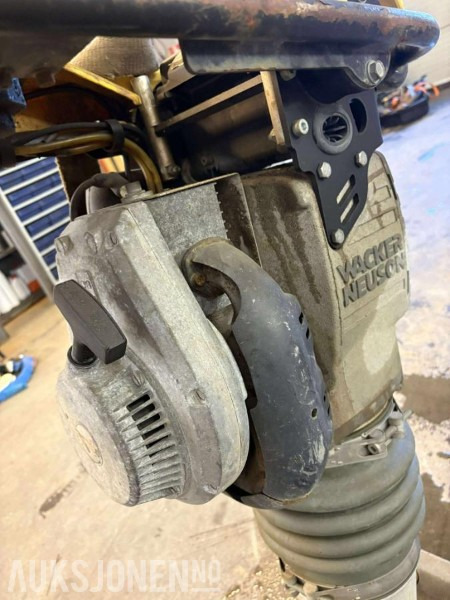 2009 Wacker Neuson Neuson Hoppetusse / Plate vibrator - مدحلة: صور 4 2009 Wacker Neuson Neuson Hoppetusse / Plate vibrator - مدحلة: صور 4