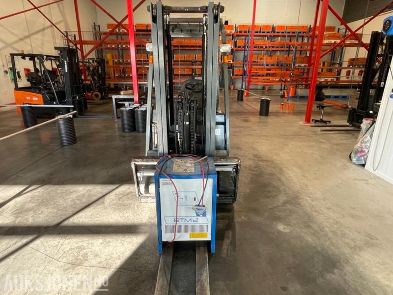 2011 NISSAN G1N120Q ELEKTRISK GAFFELTRUCK - MED LADER - LØFTEHØYDE: 3,3 M. - NYE SLANGER - 1496 TIMER. - معدات المناولة: صور 5 2011 NISSAN G1N120Q ELEKTRISK GAFFELTRUCK - MED LADER - LØFTEHØYDE: 3,3 M. - NYE SLANGER - 1496 TIMER. - معدات المناولة: صور 5