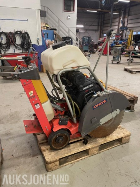 2012 Husqvarna FS524 selvgående gulvsag - معدات البناء: صور 1 2012 Husqvarna FS524 selvgående gulvsag - معدات البناء: صور 1