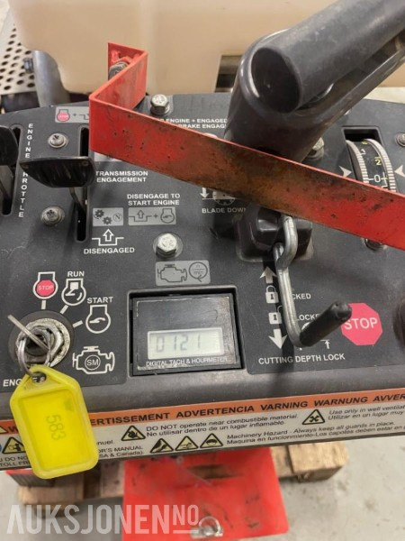 2012 Husqvarna FS524 selvgående gulvsag - معدات البناء: صور 5 2012 Husqvarna FS524 selvgående gulvsag - معدات البناء: صور 5