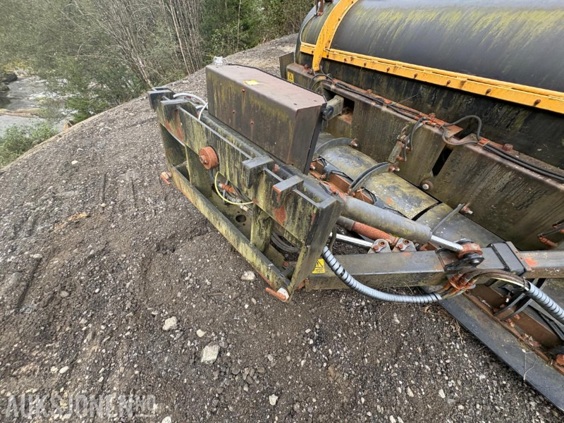 2012 Mahler M-Flexiway DT34FW snøplog med hydraulikksentral og slaps - شاحنة: صور 5 2012 Mahler M-Flexiway DT34FW snøplog med hydraulikksentral og slaps - شاحنة: صور 5