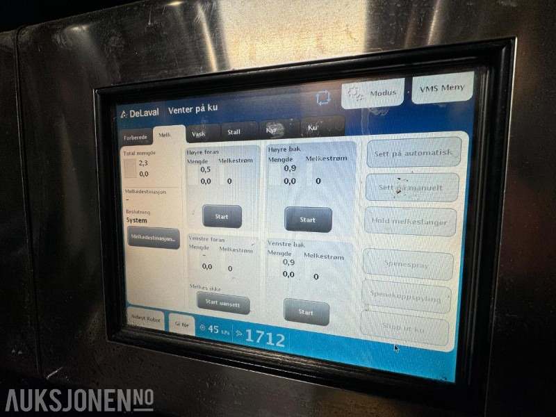 الآلات والماكينات الزراعية 2013 DeLaval VMS melkerobot med 1 kraftfôrstasjon FSC40 - Høyre utgave - Steam - Innredning og grinder foran - Vakuumpumpe - Fortsatt i daglig drift: صور 8