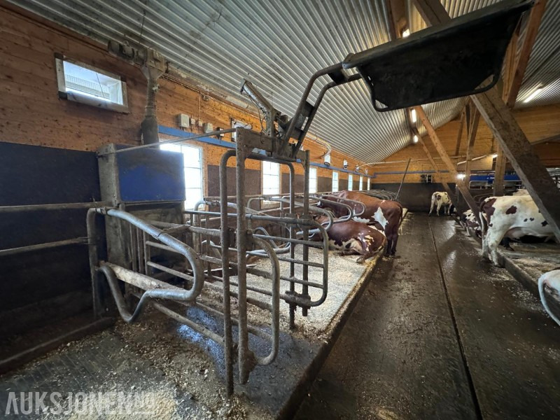 الآلات والماكينات الزراعية 2013 DeLaval VMS melkerobot med 1 kraftfôrstasjon FSC40 - Høyre utgave - Steam - Innredning og grinder foran - Vakuumpumpe - Fortsatt i daglig drift: صور 17