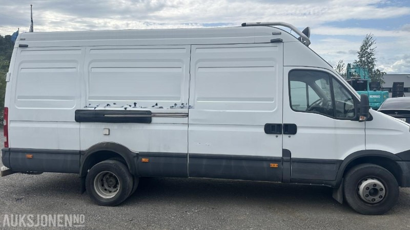 2013 IVECO DAILY 70C17 EEV 3,0 170 HK | DIESELVARMER | ARBEIDSLYS | HENGERFESTE 3500 KG - سيارة بلدية: صور 4 2013 IVECO DAILY 70C17 EEV 3,0 170 HK | DIESELVARMER | ARBEIDSLYS | HENGERFESTE 3500 KG - سيارة بلدية: صور 4