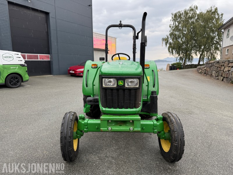 جرار 2013 John Deere 5055E 40 km TRAKTOR: صور 8