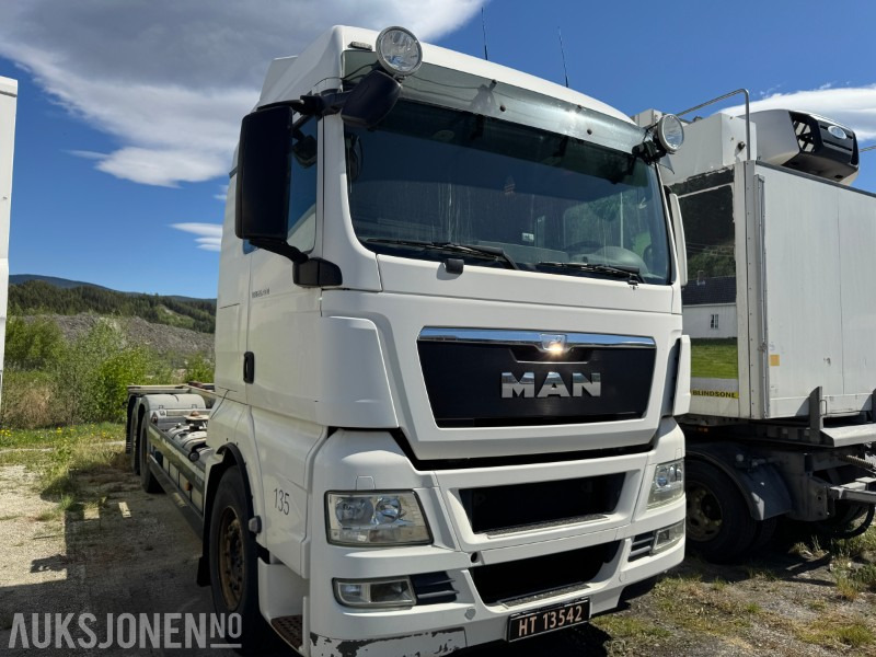 2013 MAN TGX 26.480 chassis med containerfester - شاحنات الحاويات / جسم علوي قابل للتغيير شاحنة: صور 2 2013 MAN TGX 26.480 chassis med containerfester - شاحنات الحاويات / جسم علوي قابل للتغيير شاحنة: صور 2