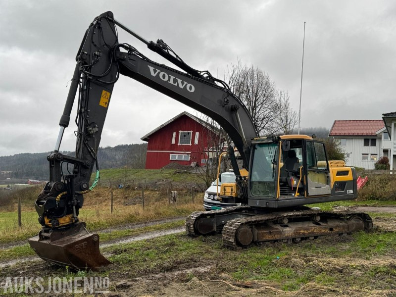 2013 Volvo EC220DL gravemaskin med 2 skuffer / Tiltrotator - حفارة: صور 1 2013 Volvo EC220DL gravemaskin med 2 skuffer / Tiltrotator - حفارة: صور 1