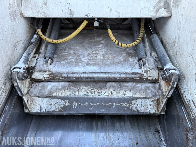 شاحنة القمامة 2013 Volvo FM – Renovasjonsbil – JOAB Anaconda HD – Kran – 358 257 km: صور 16