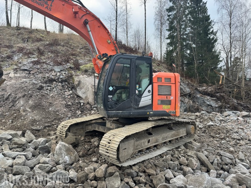 2014 Hitachi ZX225USLC-5B Beltegraver med tiltrotator og pusseskuffe - حفارة: صور 3 2014 Hitachi ZX225USLC-5B Beltegraver med tiltrotator og pusseskuffe - حفارة: صور 3