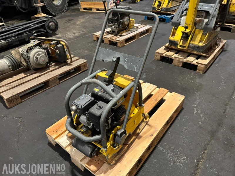 2014 Wacker Neuson vibroplate - مدحلة: صور 1 2014 Wacker Neuson vibroplate - مدحلة: صور 1