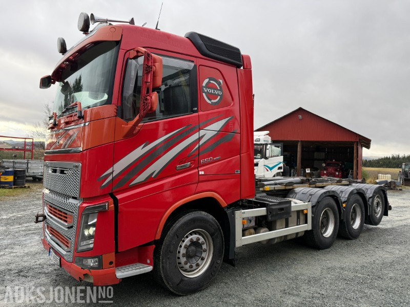 2015 Volvo FH16 650 8x4 med AJK Hydrolift krokløft og I-Shift - شاحنة ذات الخطاف: صور 1 2015 Volvo FH16 650 8x4 med AJK Hydrolift krokløft og I-Shift - شاحنة ذات الخطاف: صور 1