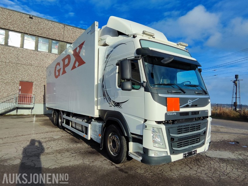 2015 Volvo FM 460 6x2 skapbil m/Full sideåpning - Carrier kjøleanlegg og bakløft - بصندوق مغلق شاحنة: صور 4 2015 Volvo FM 460 6x2 skapbil m/Full sideåpning - Carrier kjøleanlegg og bakløft - بصندوق مغلق شاحنة: صور 4