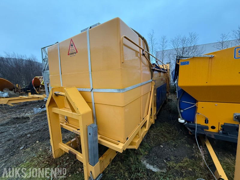 2016 Falköping C7 LTFV2 fastsandspreder - شاحنة: صور 2 2016 Falköping C7 LTFV2 fastsandspreder - شاحنة: صور 2