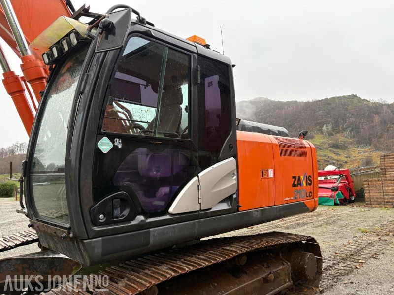 2016 Hitachi ZX210LC-5B med Engcon tiltrotator, planeringsskuffe og Gjerstad graveskuff - حفارة: صور 4 2016 Hitachi ZX210LC-5B med Engcon tiltrotator, planeringsskuffe og Gjerstad graveskuff - حفارة: صور 4
