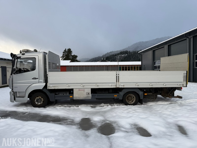 2016 Mercedes-Benz Atego 816 planbil med Zepro løftelem - C1 førarkort - Eu godkjent - شاحنات مسطحة: صور 2 2016 Mercedes-Benz Atego 816 planbil med Zepro løftelem - C1 førarkort - Eu godkjent - شاحنات مسطحة: صور 2