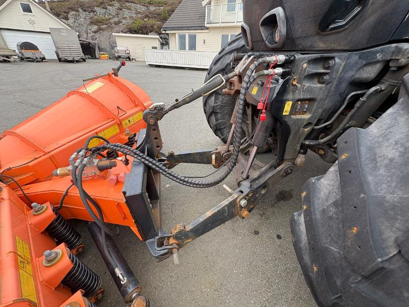 2016 mod CASE IH Optum 300CVX med Pronar PUV-3300M V-plog og Kupper Weiser strøkasse - جرار: صور 5 2016 mod CASE IH Optum 300CVX med Pronar PUV-3300M V-plog og Kupper Weiser strøkasse - جرار: صور 5