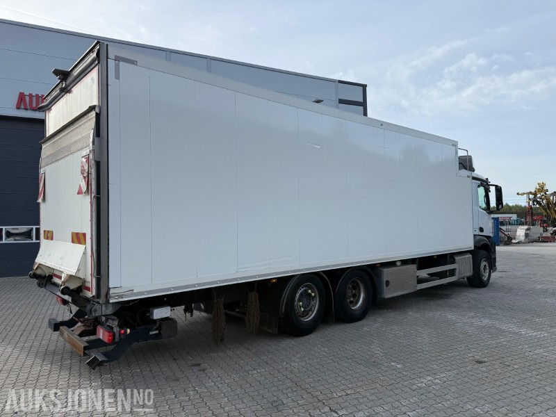 2017 Mercedes-Benz 2545L Antos skapbil med kjøling, multiratt, cruise, kjettinger, baklem, fjernkontroll - بصندوق مغلق شاحنة: صور 5 2017 Mercedes-Benz 2545L Antos skapbil med kjøling, multiratt, cruise, kjettinger, baklem, fjernkontroll - بصندوق مغلق شاحنة: صور 5