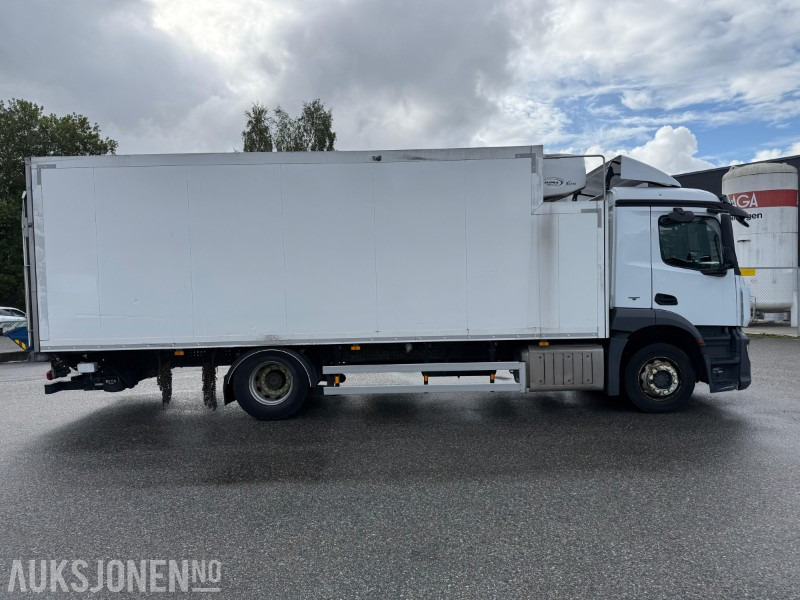 2017 Mercedes-Benz ANTOS 1830 L skapbil m kjøleaggregat, baklem, EU, Lav km, Euro 6, multiratt - بصندوق مغلق شاحنة: صور 4 2017 Mercedes-Benz ANTOS 1830 L skapbil m kjøleaggregat, baklem, EU, Lav km, Euro 6, multiratt - بصندوق مغلق شاحنة: صور 4