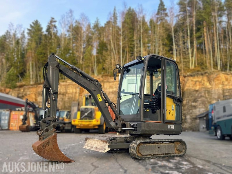2017 VOLVO EC18D MINIGRAVER 1790 KG SMP GRAVESKUFFE 2358 TIMER - حفارة مصغرة: صور 1 2017 VOLVO EC18D MINIGRAVER 1790 KG SMP GRAVESKUFFE 2358 TIMER - حفارة مصغرة: صور 1