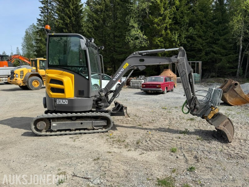 2017 Volvo ECR25D m/Engcon tiltrotator, SE-klype, 3 skuffer, vibroplate, 891 timer, Minigraver - حفارة مصغرة: صور 5 2017 Volvo ECR25D m/Engcon tiltrotator, SE-klype, 3 skuffer, vibroplate, 891 timer, Minigraver - حفارة مصغرة: صور 5