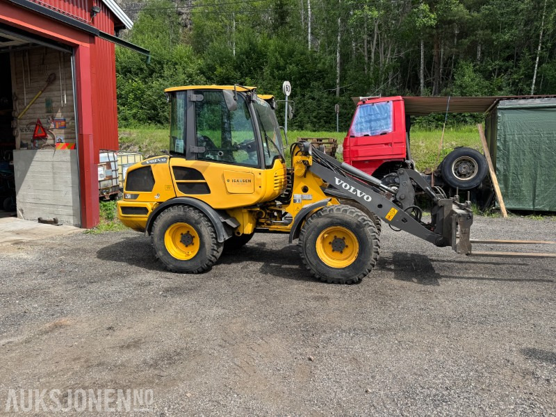 2017 Volvo L25 H S Hjullaster - 4 funksjon - Pallegafler og 2 skuffer - اللودر بعجل: صور 5 2017 Volvo L25 H S Hjullaster - 4 funksjon - Pallegafler og 2 skuffer - اللودر بعجل: صور 5