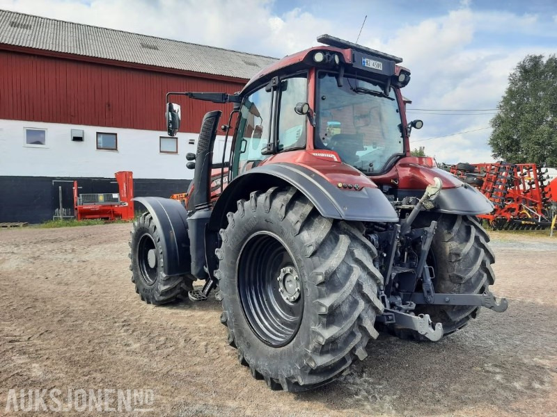 2018 Valtra T234DST traktor - 50 km/t - EU godkjent til 2026 - Elektronisk hydraulikk - Fjærende foraksel - Fronthydraulikk - Klimaanlegg - جرار: صور 5 2018 Valtra T234DST traktor - 50 km/t - EU godkjent til 2026 - Elektronisk hydraulikk - Fjærende foraksel - Fronthydraulikk - Klimaanlegg - جرار: صور 5