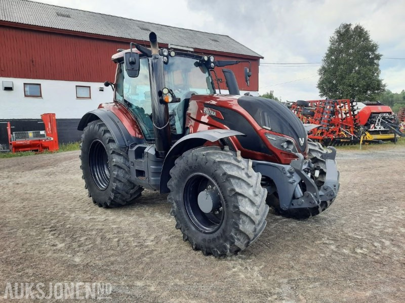 2018 Valtra T234DST traktor - 50 km/t - EU godkjent til 2026 - Elektronisk hydraulikk - Fjærende foraksel - Fronthydraulikk - Klimaanlegg - جرار: صور 4 2018 Valtra T234DST traktor - 50 km/t - EU godkjent til 2026 - Elektronisk hydraulikk - Fjærende foraksel - Fronthydraulikk - Klimaanlegg - جرار: صور 4
