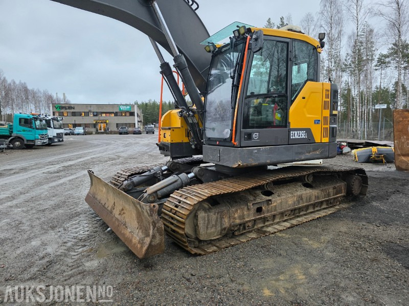 2018 Volvo ECR235EL 27 T gravemaskin rototilt med grip 7876 Timer - حفارة: صور 5 2018 Volvo ECR235EL 27 T gravemaskin rototilt med grip 7876 Timer - حفارة: صور 5