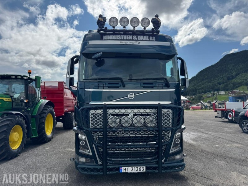 2018 Volvo FH16 8X4 komplett tømmerbil med kran og henger. - شاحنة قطع الأشجار, شاحنة كرين: صور 2 2018 Volvo FH16 8X4 komplett tømmerbil med kran og henger. - شاحنة قطع الأشجار, شاحنة كرين: صور 2
