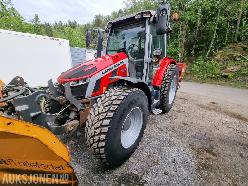 2022 Massey Ferguson 5S.145 traktor med Strøkasse og V-plog - جرار: صور 1 2022 Massey Ferguson 5S.145 traktor med Strøkasse og V-plog - جرار: صور 1