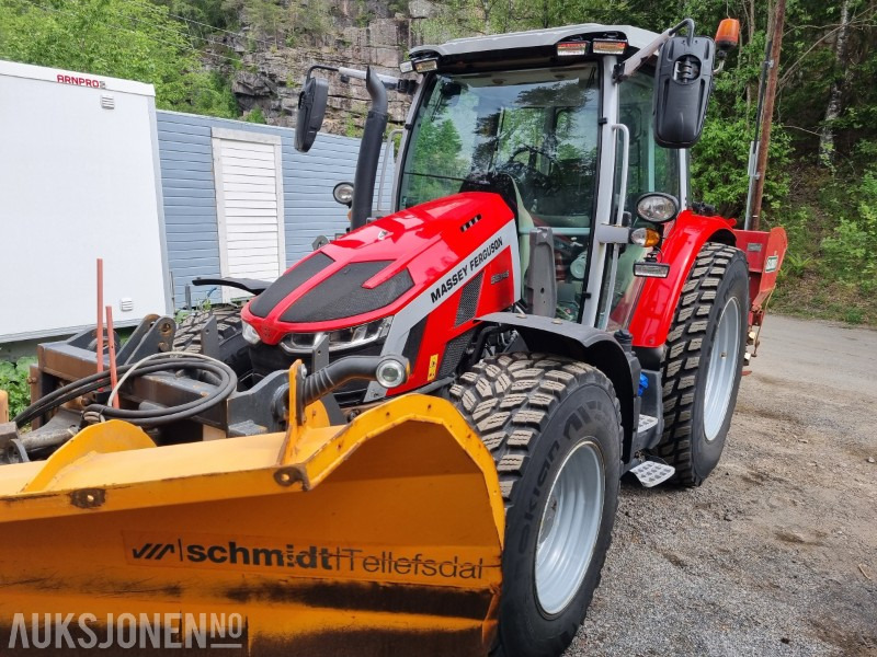 2022 Massey Ferguson 5S.145 traktor med Strøkasse og V-plog - جرار: صور 4 2022 Massey Ferguson 5S.145 traktor med Strøkasse og V-plog - جرار: صور 4