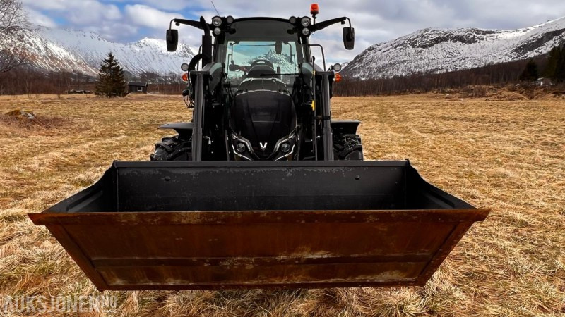 2023 Valtra A105 Med laster og fres - جرار: صور 3 2023 Valtra A105 Med laster og fres - جرار: صور 3