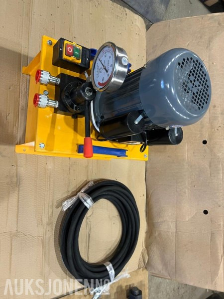 70 TONN HYDRAULISK PRESSE TIL BELTEBOLTER OG FORINGER 220V - معدات صناعية: صور 3 70 TONN HYDRAULISK PRESSE TIL BELTEBOLTER OG FORINGER 220V - معدات صناعية: صور 3