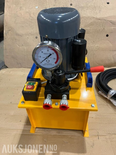 70 TONN HYDRAULISK PRESSE TIL BELTEBOLTER OG FORINGER 220V - معدات صناعية: صور 4 70 TONN HYDRAULISK PRESSE TIL BELTEBOLTER OG FORINGER 220V - معدات صناعية: صور 4