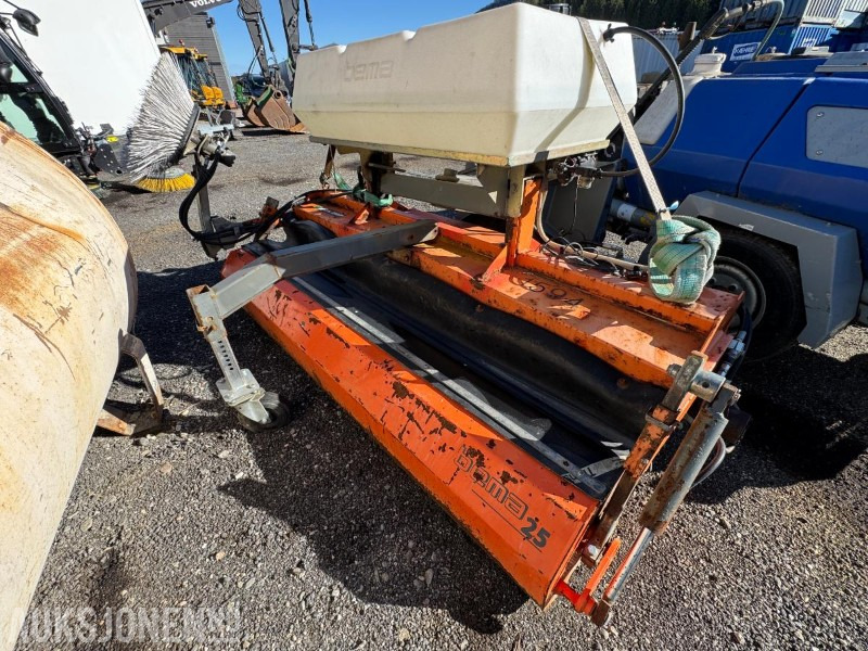 Bema 25 feieaggregat med vanntank og sidekost - ملحقات - آلات البناء: صور 5 Bema 25 feieaggregat med vanntank og sidekost - ملحقات - آلات البناء: صور 5