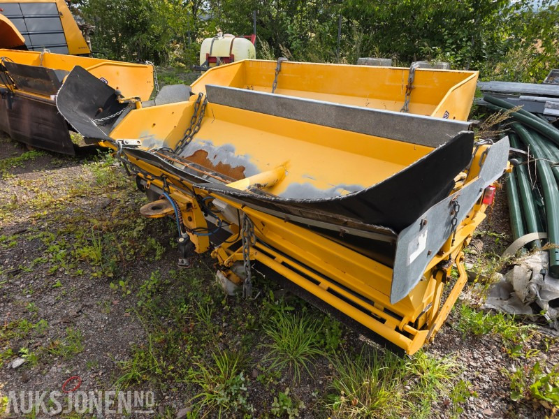 Falköping Falköping LB 1000 BLU Etterhengende Strøapparat - معدات البناء: صور 1 Falköping Falköping LB 1000 BLU Etterhengende Strøapparat - معدات البناء: صور 1