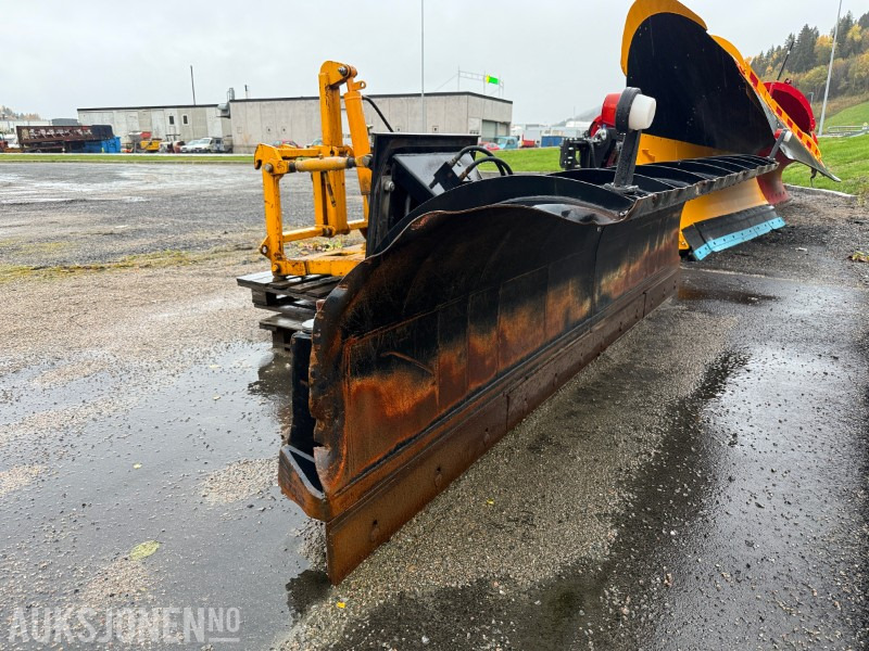 Gradmeko Plog med Markeringslys, Paralellogram og Fjærbelastet slitestål - شاحنة: صور 2 Gradmeko Plog med Markeringslys, Paralellogram og Fjærbelastet slitestål - شاحنة: صور 2