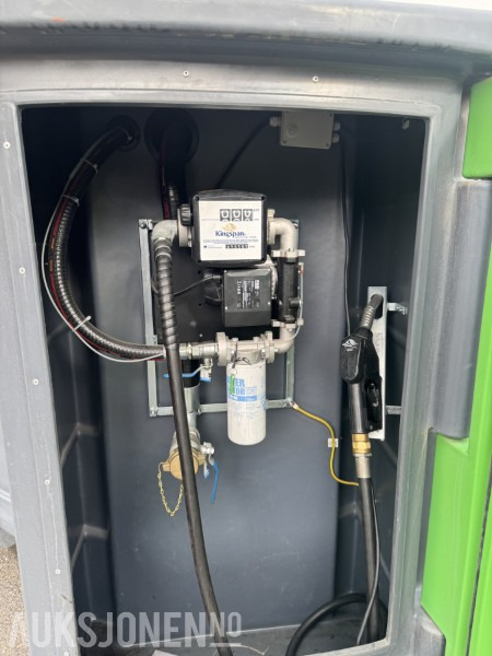Kingspan Fuelmaster 3500L stasjonær dieseltank med pumpe og låsbart skap. - معدات البناء: صور 4 Kingspan Fuelmaster 3500L stasjonær dieseltank med pumpe og låsbart skap. - معدات البناء: صور 4