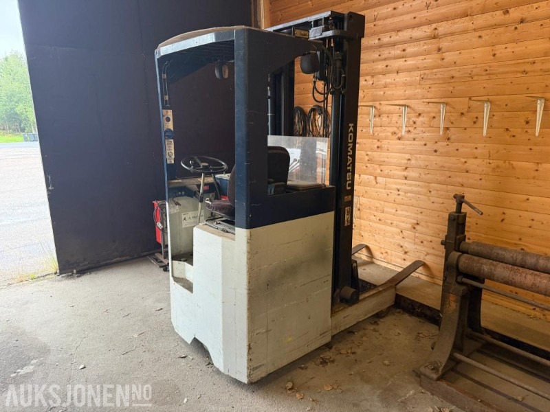 Komatsu skyvemassttruck m/defekt batteri. - معدات المناولة: صور 3 Komatsu skyvemassttruck m/defekt batteri. - معدات المناولة: صور 3