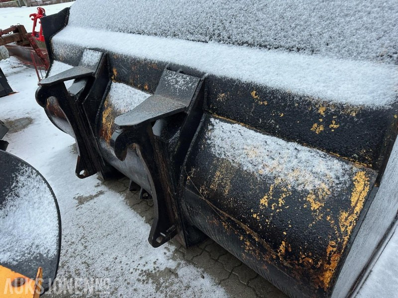 Kraftig hjullaster skuffe med stort BM feste - معدات البناء: صور 1 Kraftig hjullaster skuffe med stort BM feste - معدات البناء: صور 1