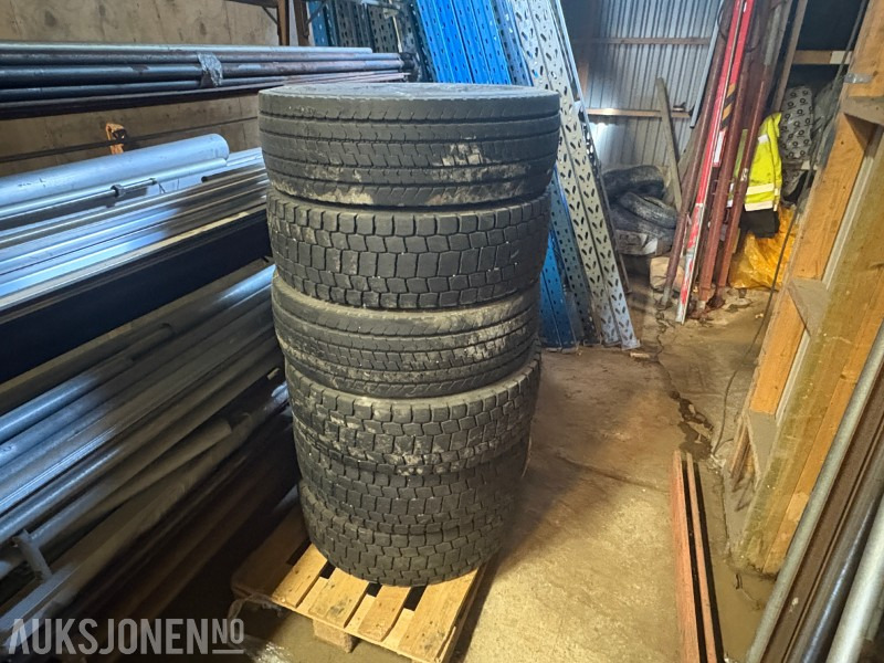 Lastebildekk 6 stk - شاحنة: صور 1 Lastebildekk 6 stk - شاحنة: صور 1