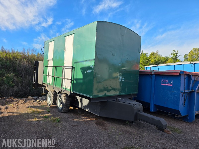 Mannskapsvogn med integrert 3000L Dieseltank og plattform - بصندوق مغلق مقطورة: صور 1 Mannskapsvogn med integrert 3000L Dieseltank og plattform - بصندوق مغلق مقطورة: صور 1